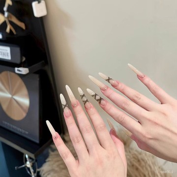 ➕最新設計款穿戴甲💅手工穿戴甲裸色格紋綫條感氣質簡約指甲貼高級感顯白學生美甲貼片長款穿戴甲 OLBV