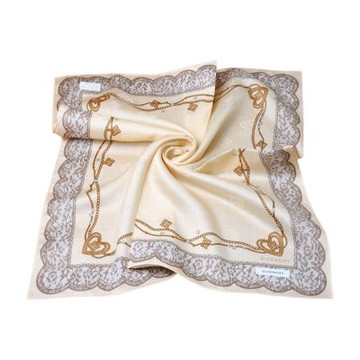 GIVENCHY 優雅蕾絲花紋邊四葉草滿版 LOGO圖騰棉質大帕領巾(米色系/58CM)