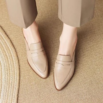 青蘊真皮包頭半拖鞋女夏季外穿2025年新款時尚粗跟尖頭穆勒涼拖鞋