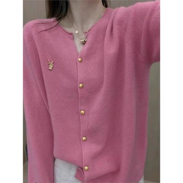 24春裝新款羊絨小開衫女圓領短款羊毛衫純色針織毛衣氣質胸針外套