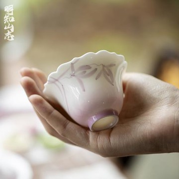 明知山志手繪蘭花品茗杯功夫茶具漸變紫家用花口茶杯玉泥白瓷小杯