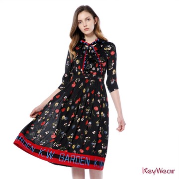 KeyWear奇威名品    質感雪紡印花拼接色織優雅七分袖洋裝-黑色