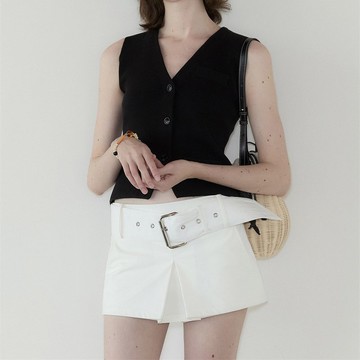 白色 金屬腰帶低腰壓褶迷你裙 防走光短褲