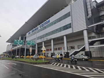高鐵後站大面寬9米多雙店面-生活機能超方便｜高雄市左營區大中二路