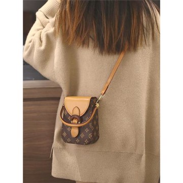 輕奢風今年流行復古手機包女式2025新款高級感老花真皮手提斜挎包