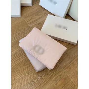 D柜新款贈品粉色便攜化妝包超柔感配鏈條化妝包便攜式收納包百搭