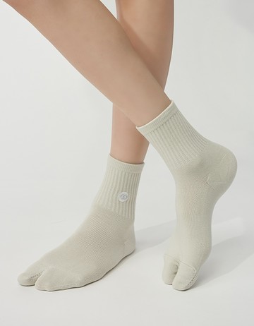 刺繡分趾中筒襪- 燕麥白