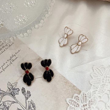 手作刺繡//小結耳環//可改夾式