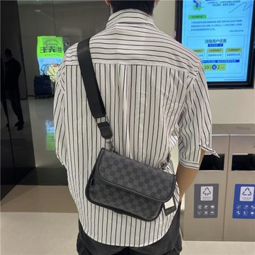 threebox日系潮男休閑格子單肩包 時尚奢侈斜挎格紋背包 復古女包