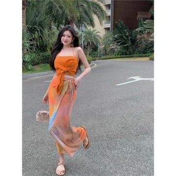 夏日多巴胺穿搭三亞海邊拍照套裝女夏季辣妹氛圍感半身裙子兩件套