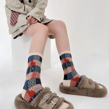 【HandStyle】女襪 時尚日系風格撞色格子雙針中筒棉襪(35030)