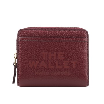 MARC JACOBS 壓印標誌對開暗釦二折迷你短夾(櫻桃紅)