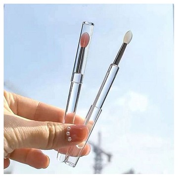 帶蓋防塵矽膠口紅刷／潤唇刷(1入) 顏色隨機出貨