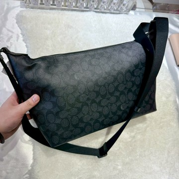 【蔻馳｜全新】現貨 COACH 流浪包 男款 經典款 滿版 老花 斜背包｜Little Bee 小蜜蜂精品