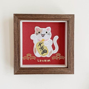 【招財貓】棕斑白貓 刺繡畫|實木|錢財幸福到來