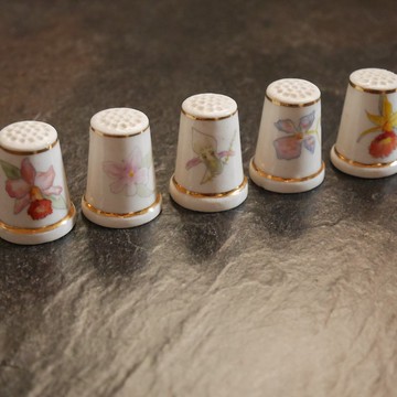 老雜貨古董 紐西蘭 骨瓷 頂針 花造型 共五個 W58