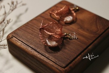 半盞燈籠果|單支|義大利金屬蕾絲耳環|珊瑚橘|巴洛克珍珠|禧蒔金