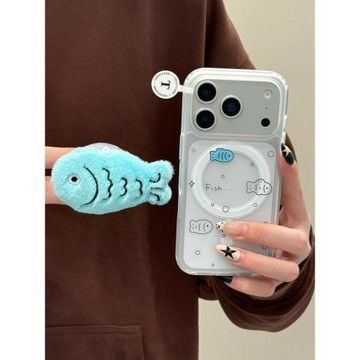軟萌卡通毛絨湖藍小魚磁吸支架適用蘋果17promax新款iPhone16promax手機殼17個性13趣味15pm可愛14磨砂保護套