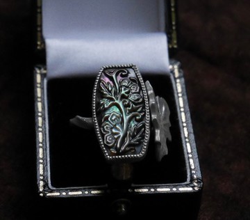 卡塔西斯〜釋放心靈〜雕刻黑蝶貝與蔓綠絨賽洛姆