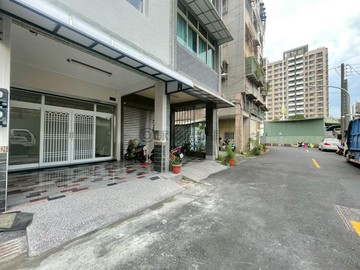 【漢民、二苓商圈】臨街騎樓翻新透天｜四大套房｜高雄市小港區其明街