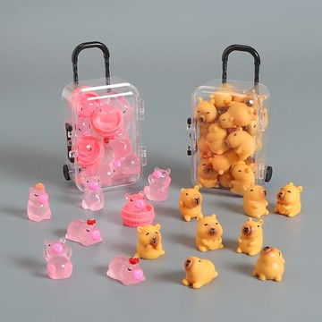 卡皮巴拉公仔樹脂配件過家家禮物行李箱模型車載桌面手工裝飾擺件