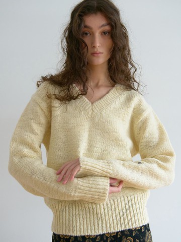 Wool V-neck Textured Sweater [Cream]