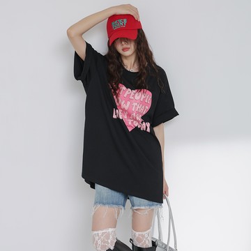 粉紅大愛心英文大T-黑【KT224388】