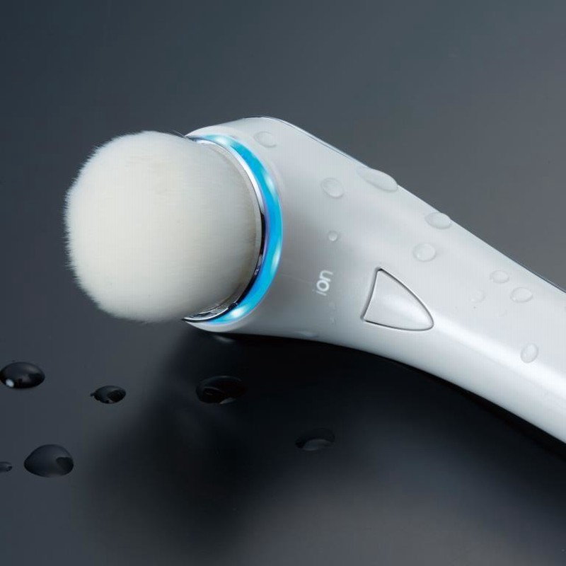 ツルすべ透明感あふれるお肌に☆電動洗顔ブラシ ReFa CLEAR（リファ