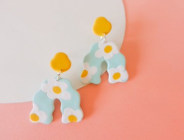 春系列- 藍底白花紋(波紋拱門) 手工軟陶耳環/可改夾