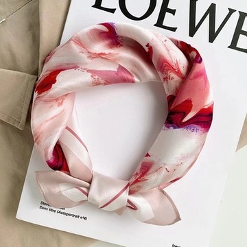 【JC Collection】韓國蠶絲印花淑女氣質透氣舒柔彈性小方巾(玫瑰園)