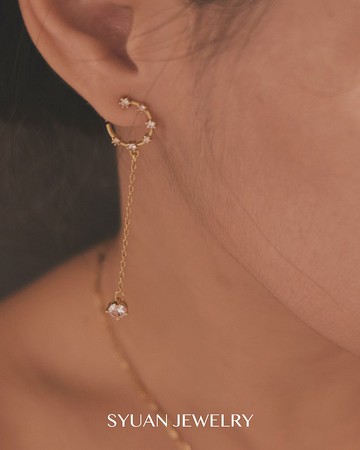 Fly me to the moon— 鍍18K月形鋯石垂墜耳環 生日禮物