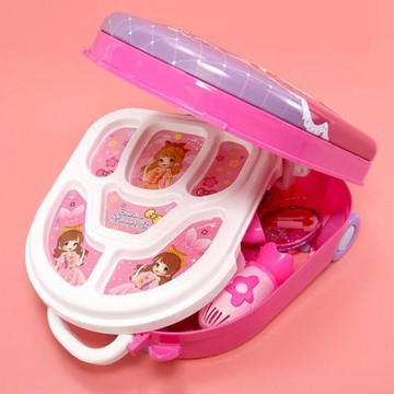女孩過家家化妝品兒童玩具套裝梳妝臺拉桿箱小孩飾品公主玩偶。