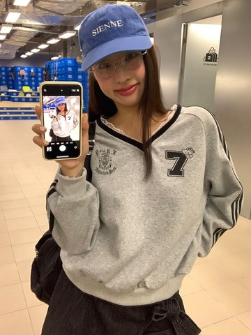 韓系甜美蕾絲拼接V領字母印花長袖衛衣女秋冬款寬鬆顯瘦休閒上衣