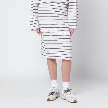 Pink skirt with floral embroidery