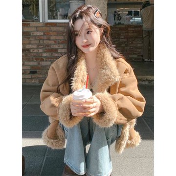 卡其色浪漫皮毛一體羊羔毛外套女秋冬溫柔風短款爆款小個子流行