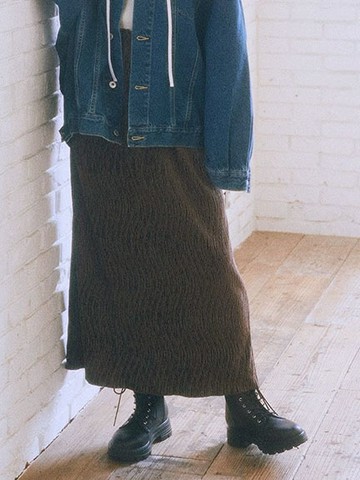 天鵝絨質感水波紋理後開岔窄裙(01000697500) - earth music&ecology