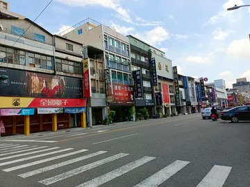 高雄站前百億商圈青年一路透天金店面｜高雄市新興區青年一路