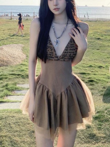 連體泳衣女 夏年新款爆款吊帶連體裙式露背保守遮肚顯瘦溫泉游泳裝 三木優選