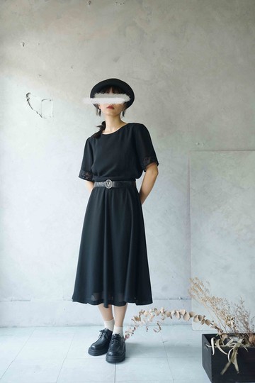 尋寶古著-素雅黑色拼接袖垂墜感波浪裙洋裝