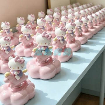 景德鎮陶瓷HelloKitty凱蒂貓旋轉小馬車 車載桌面擺飾 卡通擺件