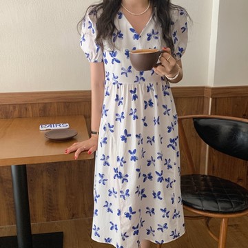 MOCO韓版chic減齡法式V領公主袖氣質印花連身裙後綁帶修身棉麻洋裝