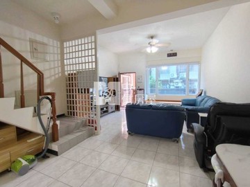 獨家~中壢交流道南園二路別墅_前院車庫 中信妮姐｜桃園市中壢區南園二路