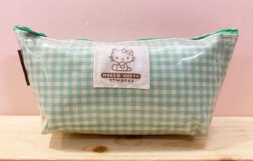【震撼精品百貨】Hello Kitty 凱蒂貓~Hello Kitty日本SANRIO三麗鷗KITTY化妝包/筆袋-綠格紋*00175