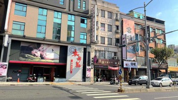 巨蛋瑞豐雙商圈臨華夏路好停車黃金透店｜高雄市左營區華夏路