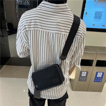 三盒子潮男青年尼龍單肩包日韓街頭斜挎手機背包男女防水帆布跨包
