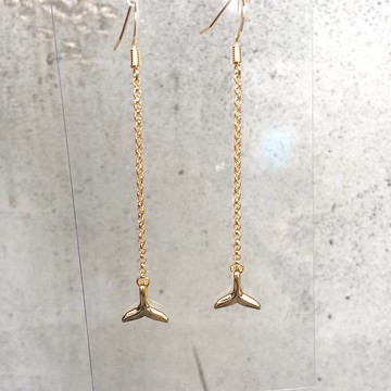 幸運的象徵 | 鯨魚尾 | 金色耳飾