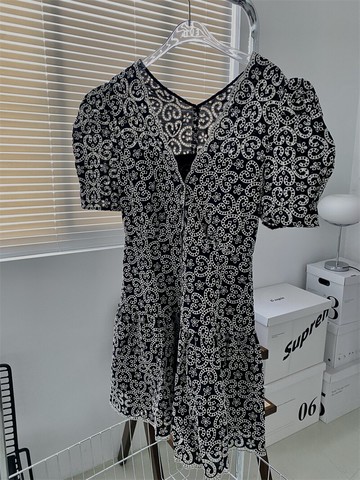 法式鏤空花邊V領印花連衣裙