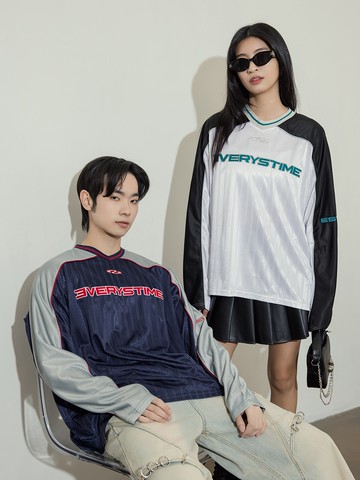 美式運動拼接V領薄長T