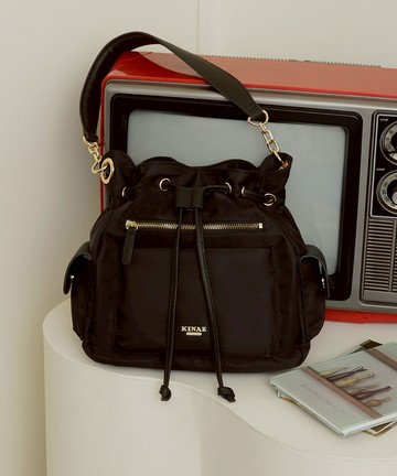 多袋輕量防潑水尼龍鏈帶肩背斜背變型束口水桶包-霧釉靜黑-柔霧系列(BZ96501-49)