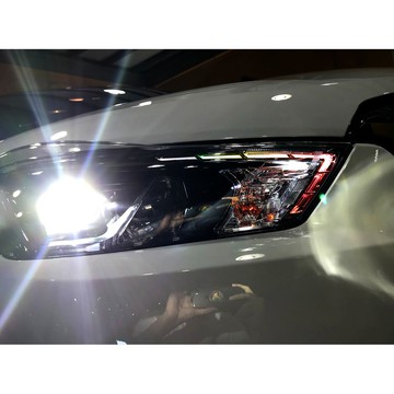 小馬汽車工坊_NISSAN_Kicks _7彩透明車燈眉_DIY燈眉貼